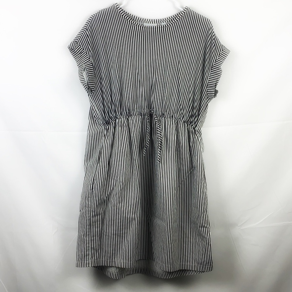 {NEW YORK & CO} Dress Size Medium